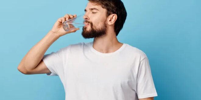 الترطيب الذكي في رمضان: كيف تشرب الماء دون إجهاد كليتيك؟