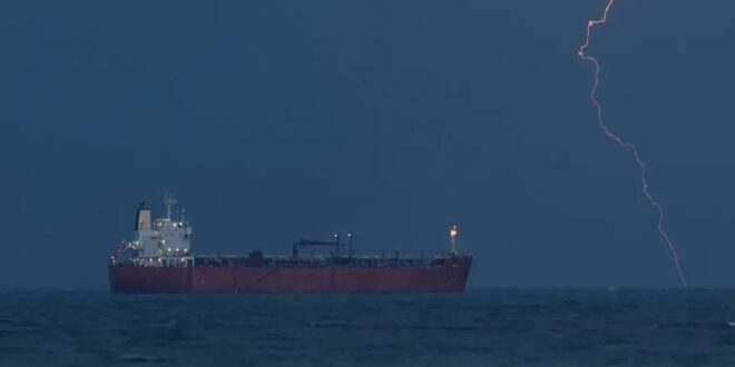 إيران تهدد بإغلاق مضيق هرمز بالكامل.. ردا على إنذار ترامب