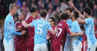 الدوري الإنجليزي: مانشستر سيتي يهزم ليفربول في عقر داره.. فيديو